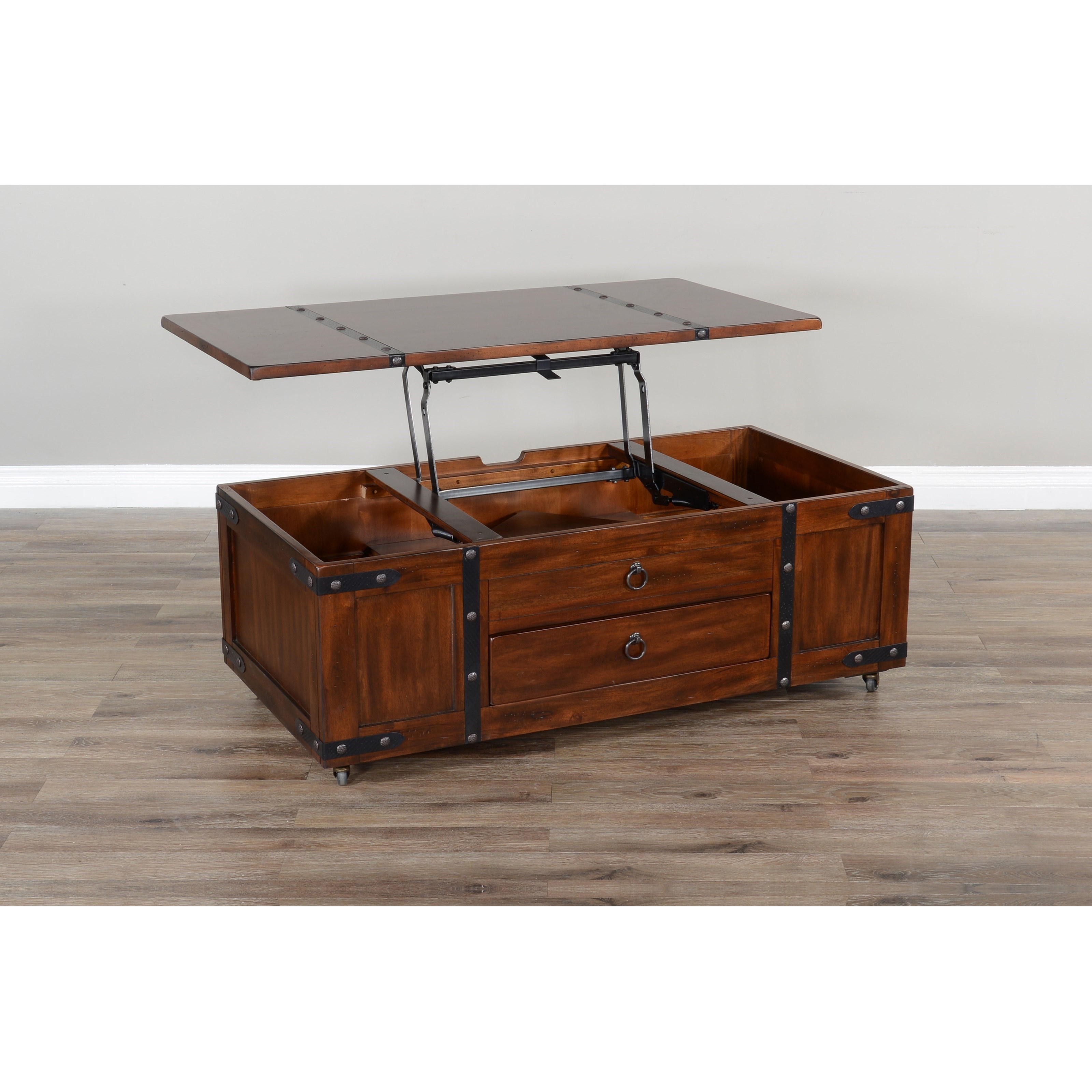 Trunk style coffee table with shop storage